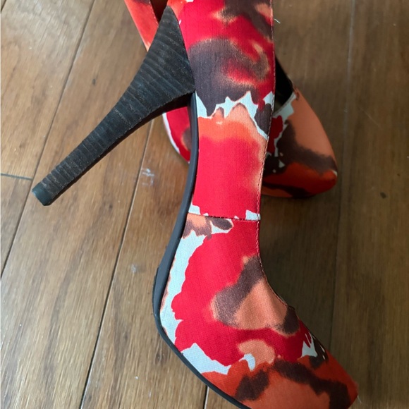 Carlos Santana Women Heels - Picture 4 of 4